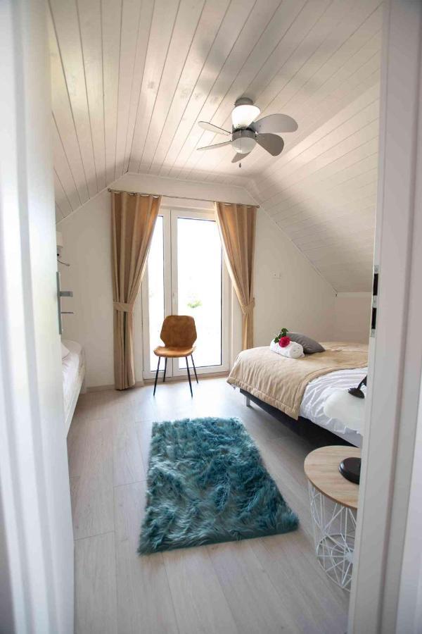 Resort Holiday Natural - Gosciniec Zacisze Chmielno Eksteriør billede
